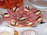 Rollitos de jamón york con crema de salmón